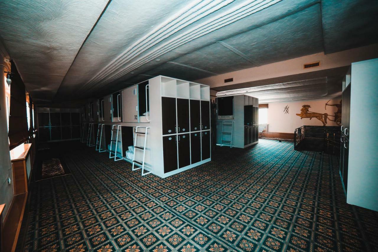 Capsule Hotel Technocave ビシュケク エクステリア 写真